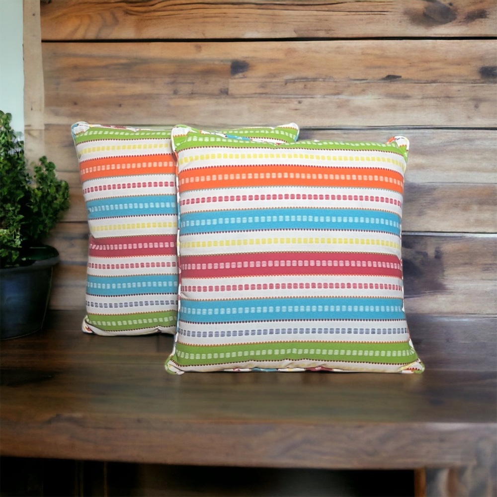 Outdoor throw pillow